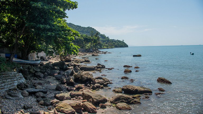 Casa pé na areia, piscina e 5 suítes em São Sebastião