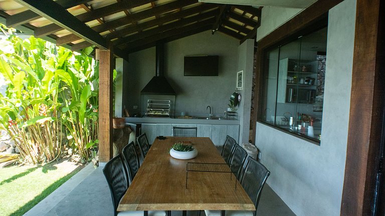 Casa pé na areia, piscina e 5 suítes em São Sebastião