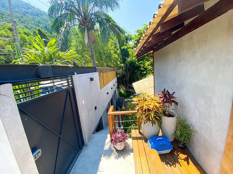 Casa pé na areia, piscina e 5 suítes em São Sebastião