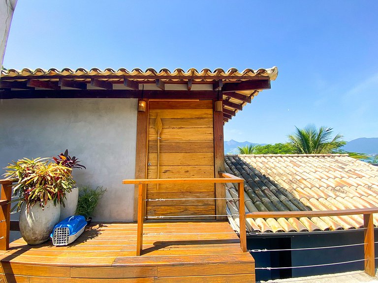 Casa pé na areia, piscina e 5 suítes em São Sebastião