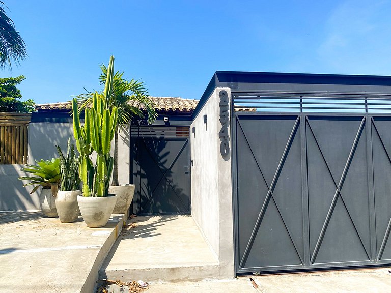 Casa pé na areia, piscina e 5 suítes em São Sebastião