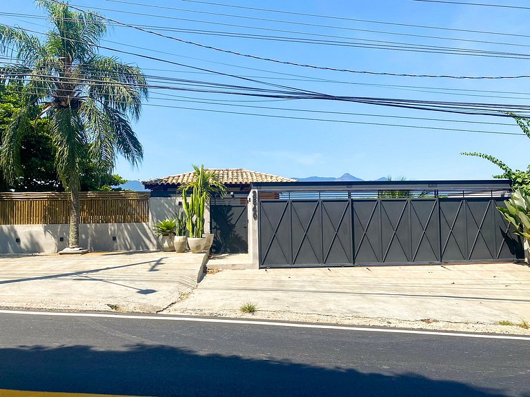 Casa pé na areia, piscina e 5 suítes em São Sebastião
