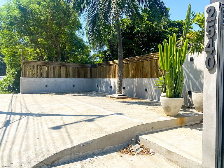 Casa pé na areia, piscina e 5 suítes em São Sebastião