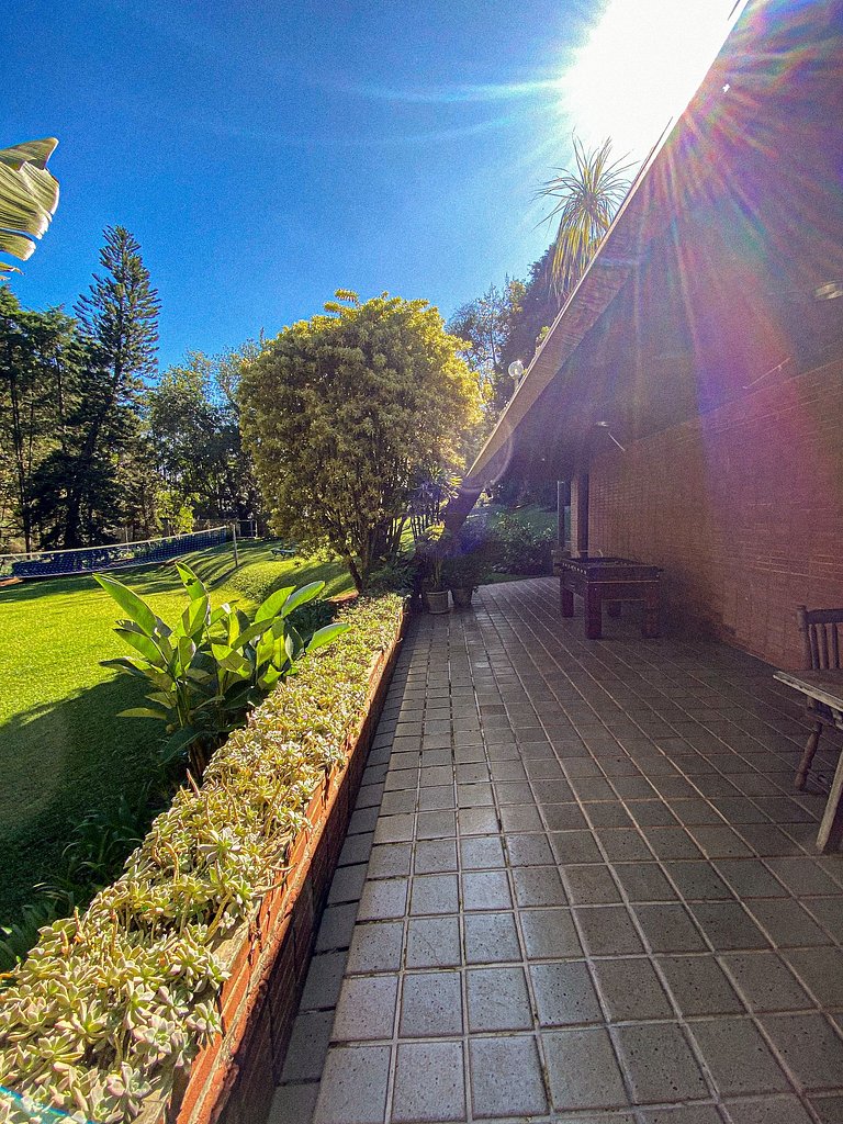 Chácara com piscina ao lado da represa | Ibiúna