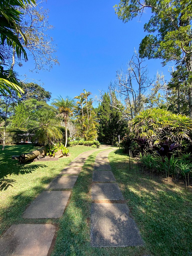 Chácara com piscina ao lado da represa | Ibiúna