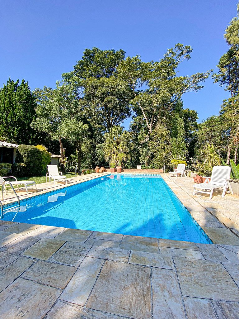 Chácara com piscina ao lado da represa | Ibiúna