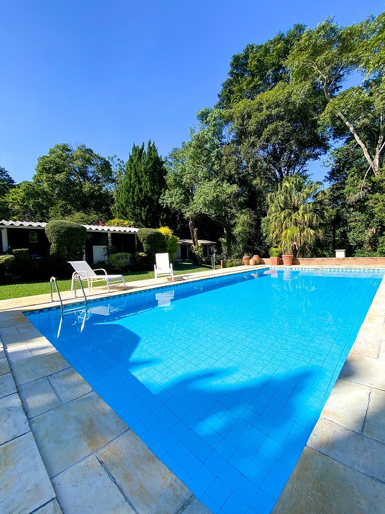 Chácara com piscina ao lado da represa | Ibiúna