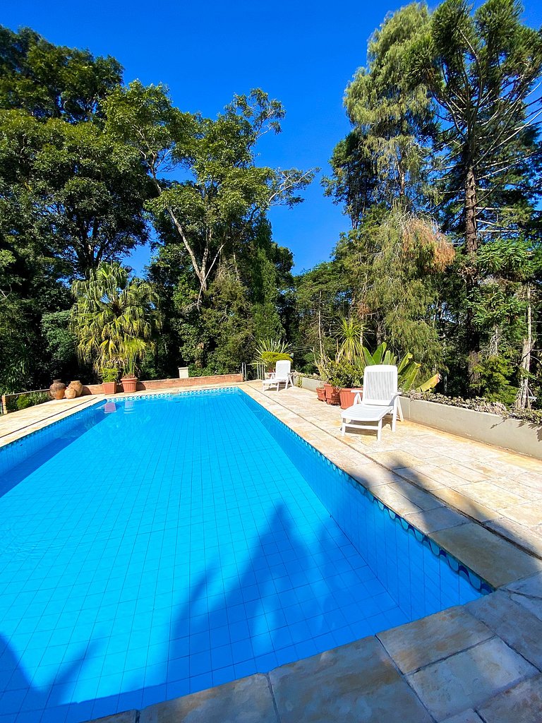 Chácara com piscina ao lado da represa | Ibiúna