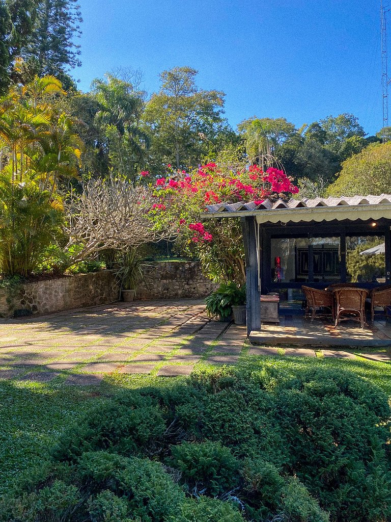 Chácara com piscina ao lado da represa | Ibiúna