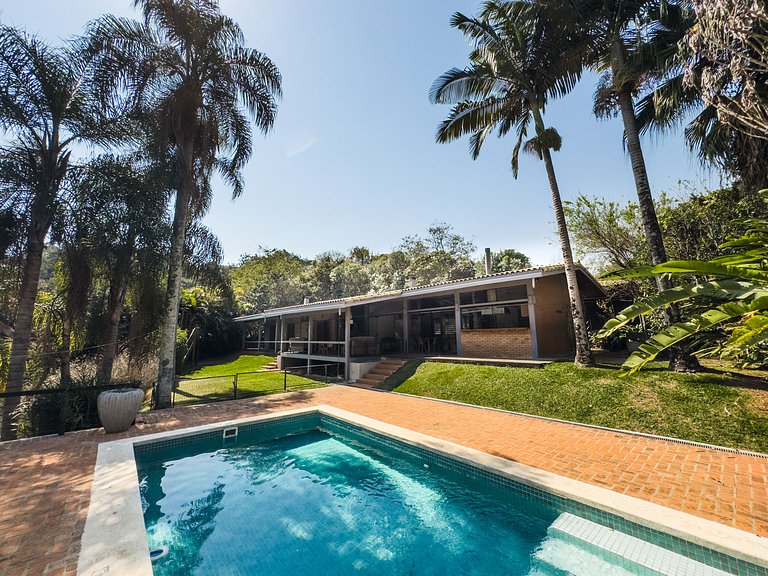 Casa térrea de alto padrão com piscina e cozinha de cinema n