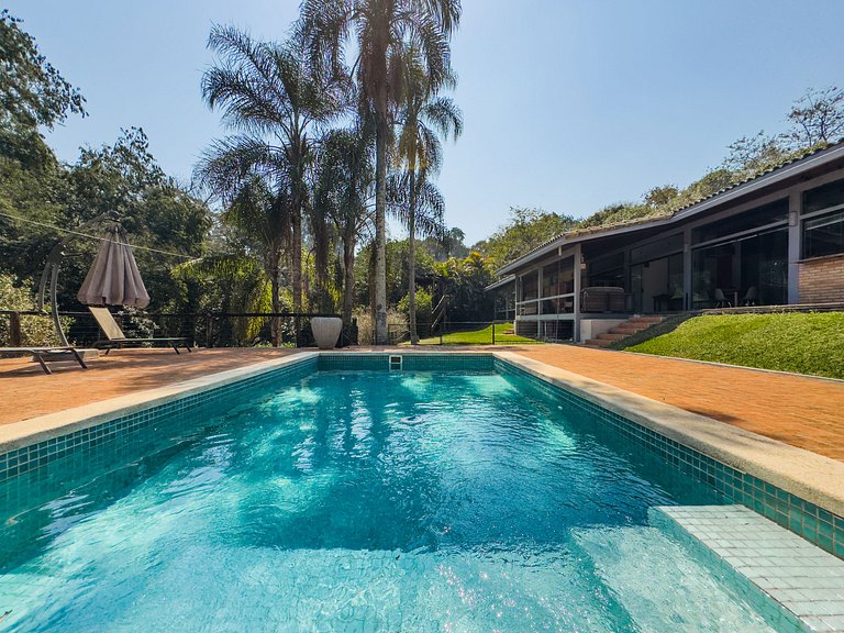 Casa térrea de alto padrão com piscina e cozinha de cinema n