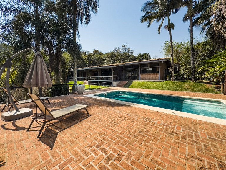 Casa térrea de alto padrão com piscina e cozinha de cinema n