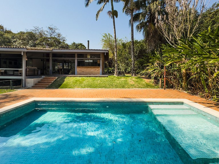 Casa térrea de alto padrão com piscina e cozinha de cinema n