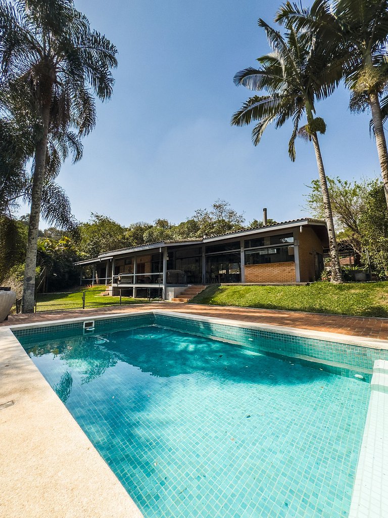 Casa térrea de alto padrão com piscina e cozinha de cinema n