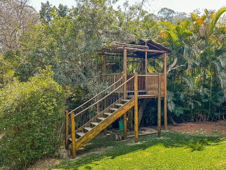 Casa térrea de alto padrão com piscina e cozinha de cinema n