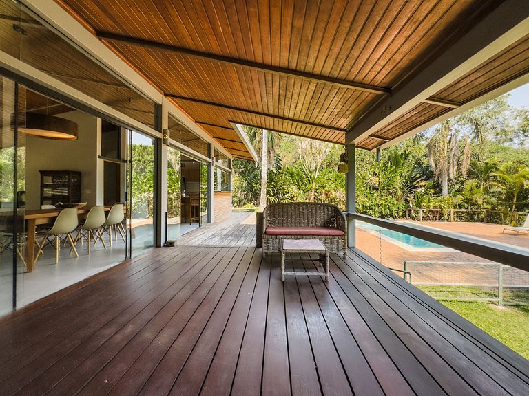 Casa térrea de alto padrão com piscina e cozinha de cinema n
