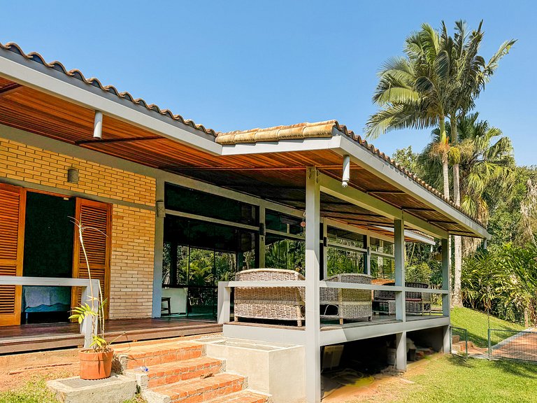 Casa térrea de alto padrão com piscina e cozinha de cinema n