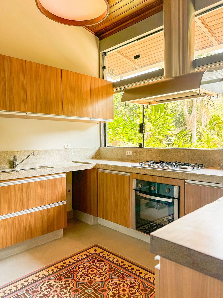 Casa térrea de alto padrão com piscina e cozinha de cinema n