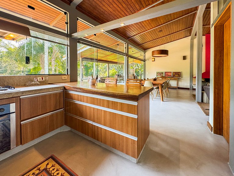 Casa térrea de alto padrão com piscina e cozinha de cinema n