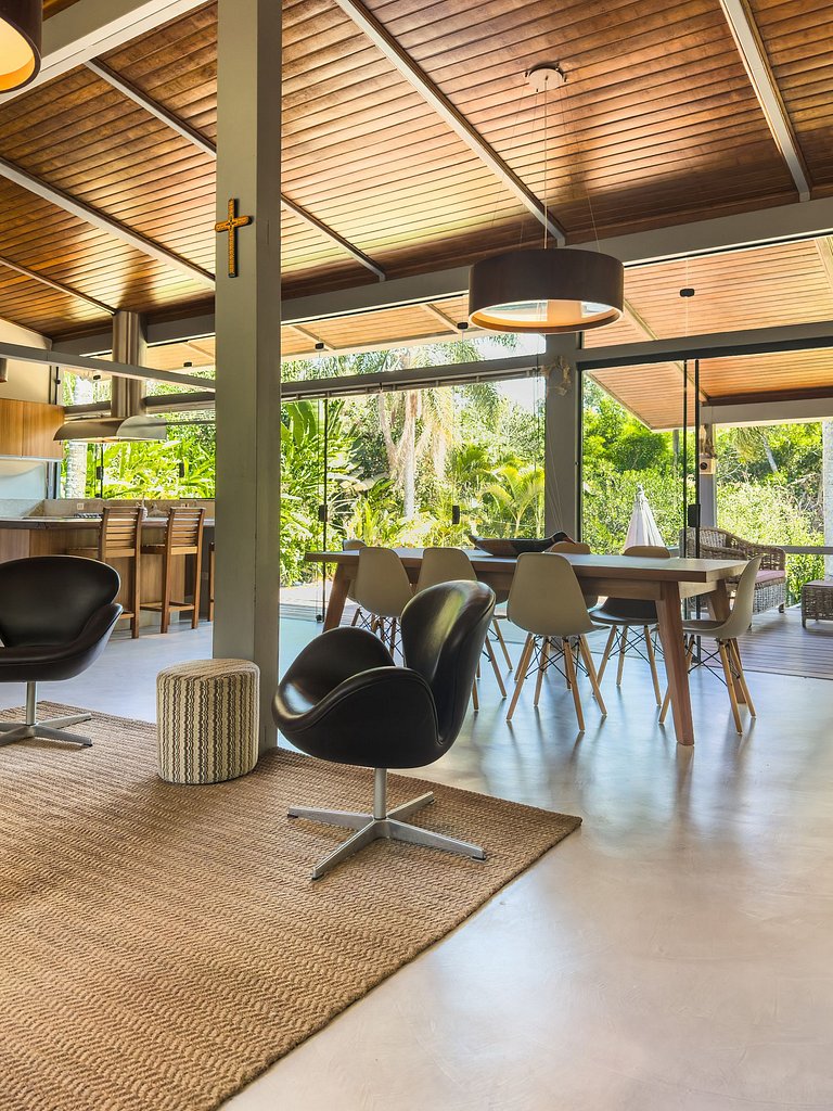 Casa térrea de alto padrão com piscina e cozinha de cinema n