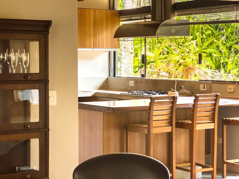 Casa térrea de alto padrão com piscina e cozinha de cinema n