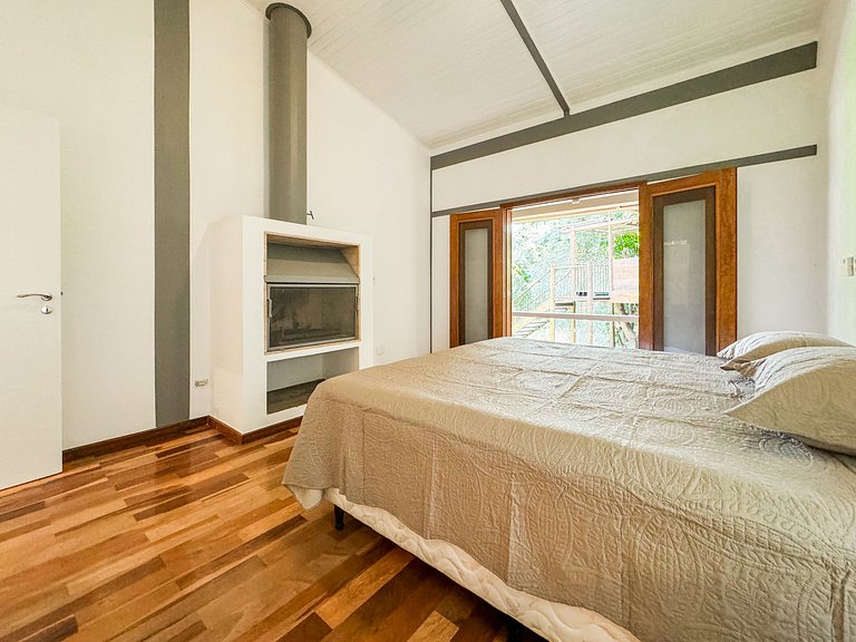 Casa térrea de alto padrão com piscina e cozinha de cinema n