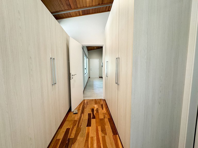 Casa térrea de alto padrão com piscina e cozinha de cinema n