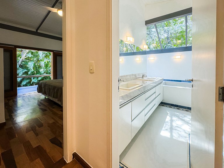 Casa térrea de alto padrão com piscina e cozinha de cinema n