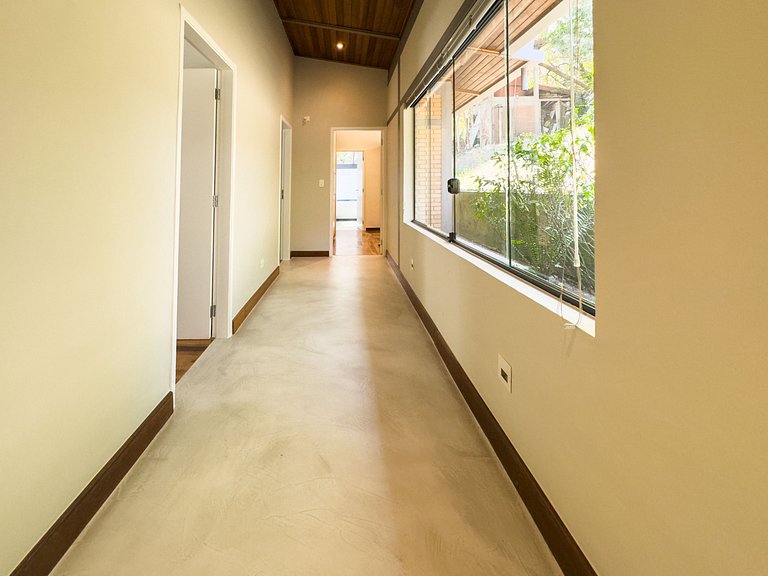 Casa térrea de alto padrão com piscina e cozinha de cinema n