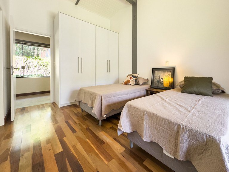 Casa térrea de alto padrão com piscina e cozinha de cinema n