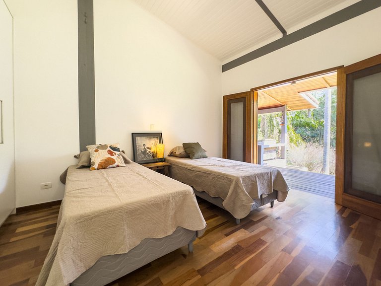 Casa térrea de alto padrão com piscina e cozinha de cinema n