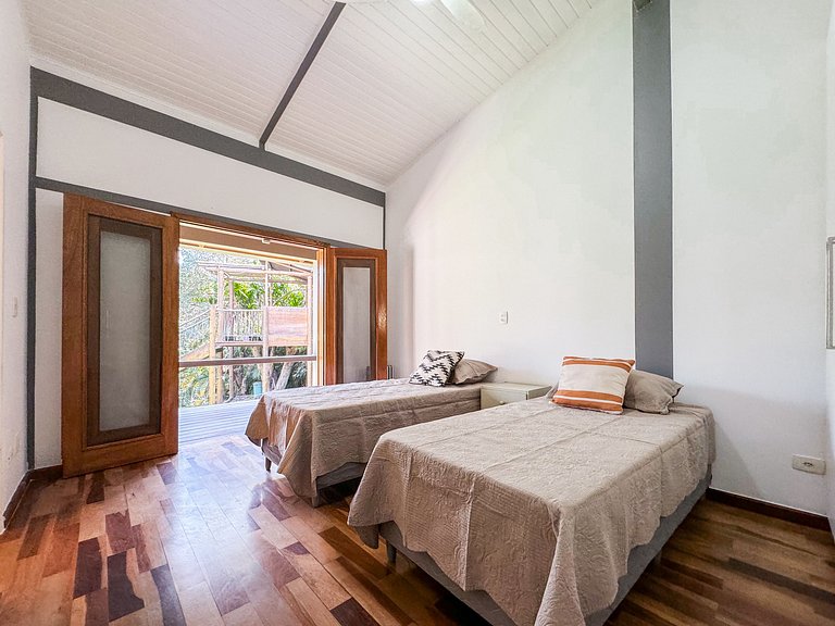 Casa térrea de alto padrão com piscina e cozinha de cinema n