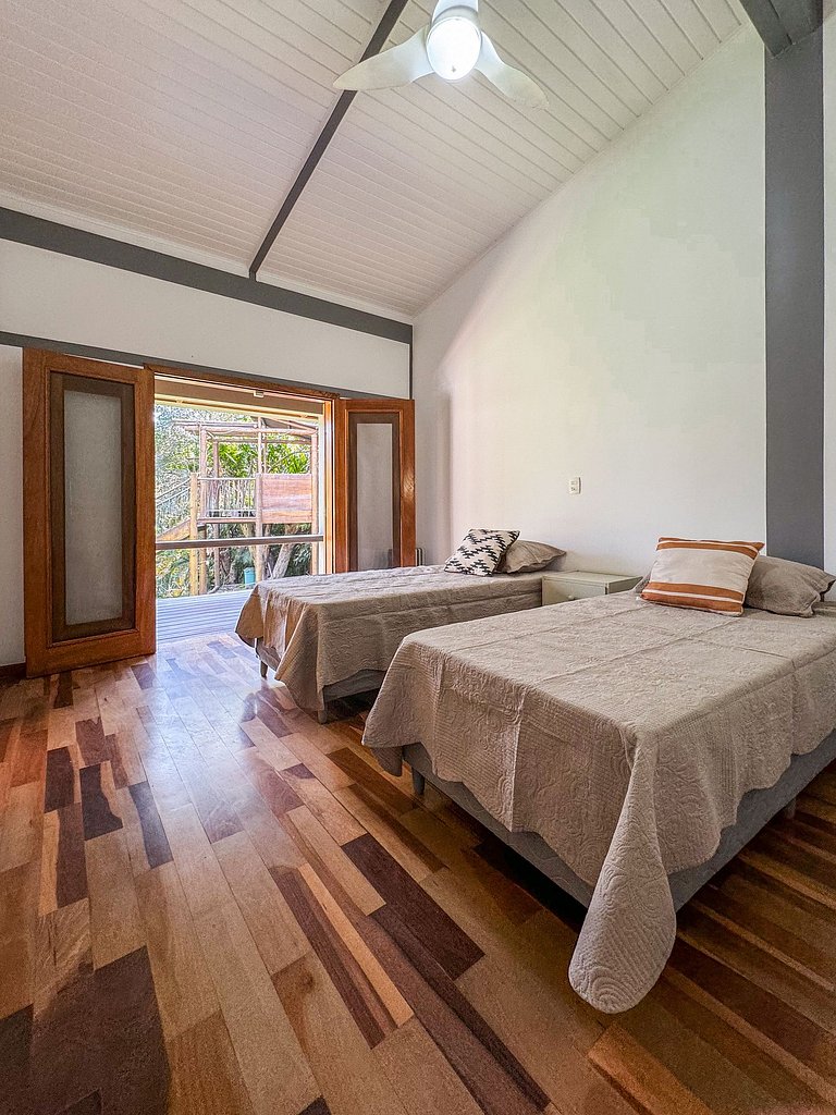 Casa térrea de alto padrão com piscina e cozinha de cinema n