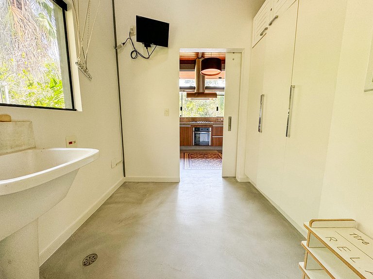 Casa térrea de alto padrão com piscina e cozinha de cinema n