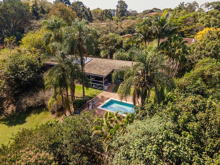 Casa térrea de alto padrão com piscina e cozinha de cinema n