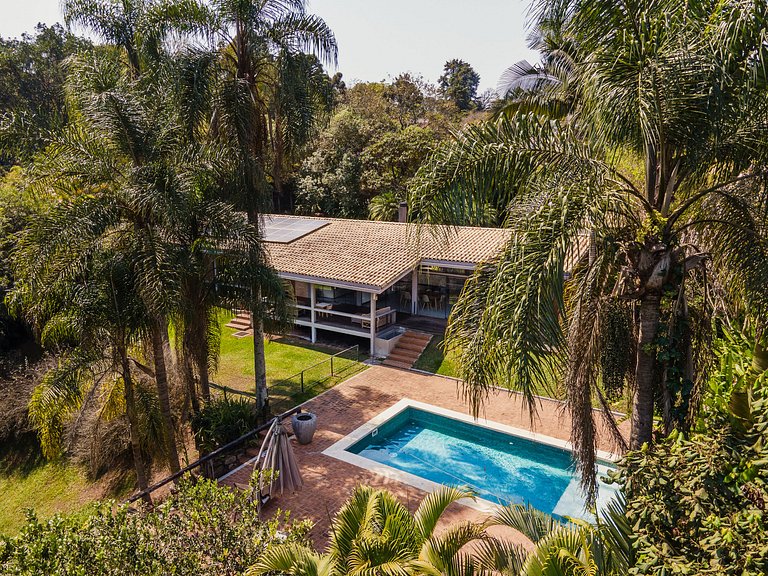 Casa térrea de alto padrão com piscina e cozinha de cinema n