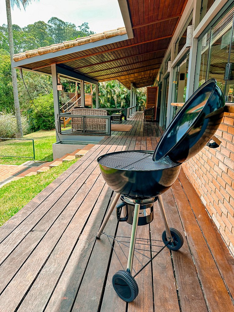 Casa térrea de alto padrão com piscina e cozinha de cinema n
