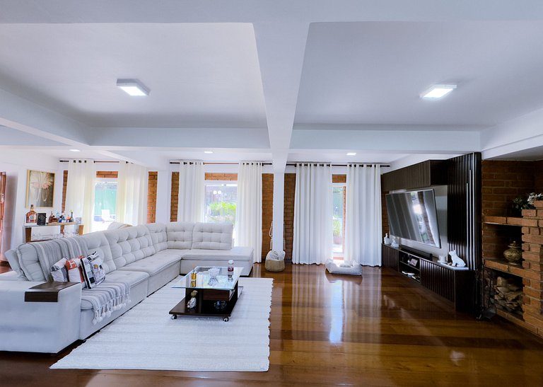 Casa de Luxo 2500m² na Granja Viana