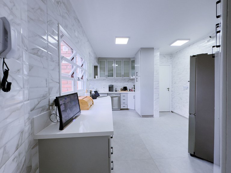 Casa de Luxo 2500m² na Granja Viana