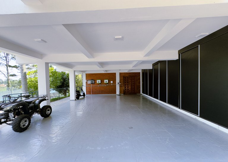 Casa de Luxo 2500m² na Granja Viana