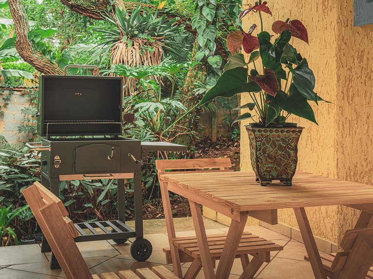 Chalé acolhedor em meio à natureza na Granja Viana