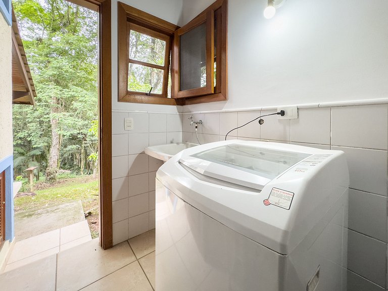 Chalé acolhedor em meio à natureza na Granja Viana