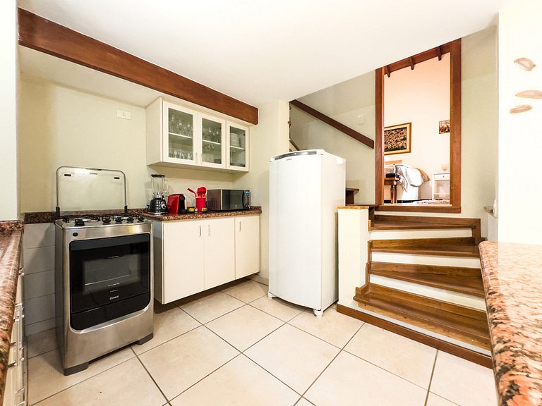 Chalé acolhedor em meio à natureza na Granja Viana