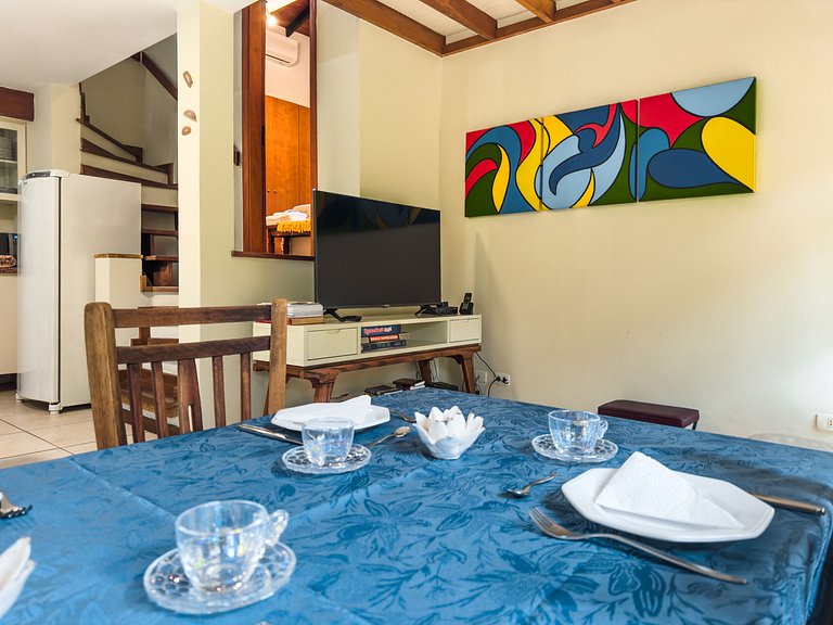 Chalé acolhedor em meio à natureza na Granja Viana