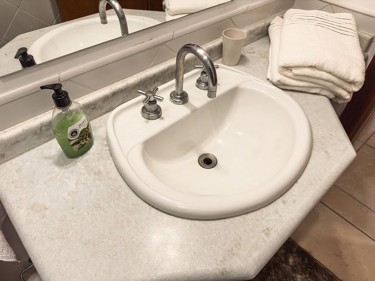 Chalé acolhedor em meio à natureza na Granja Viana