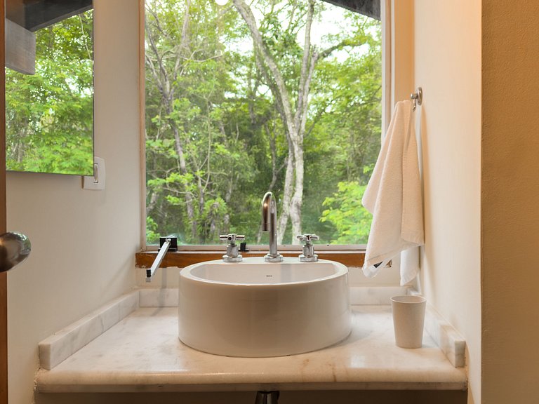 Chalé acolhedor em meio à natureza na Granja Viana