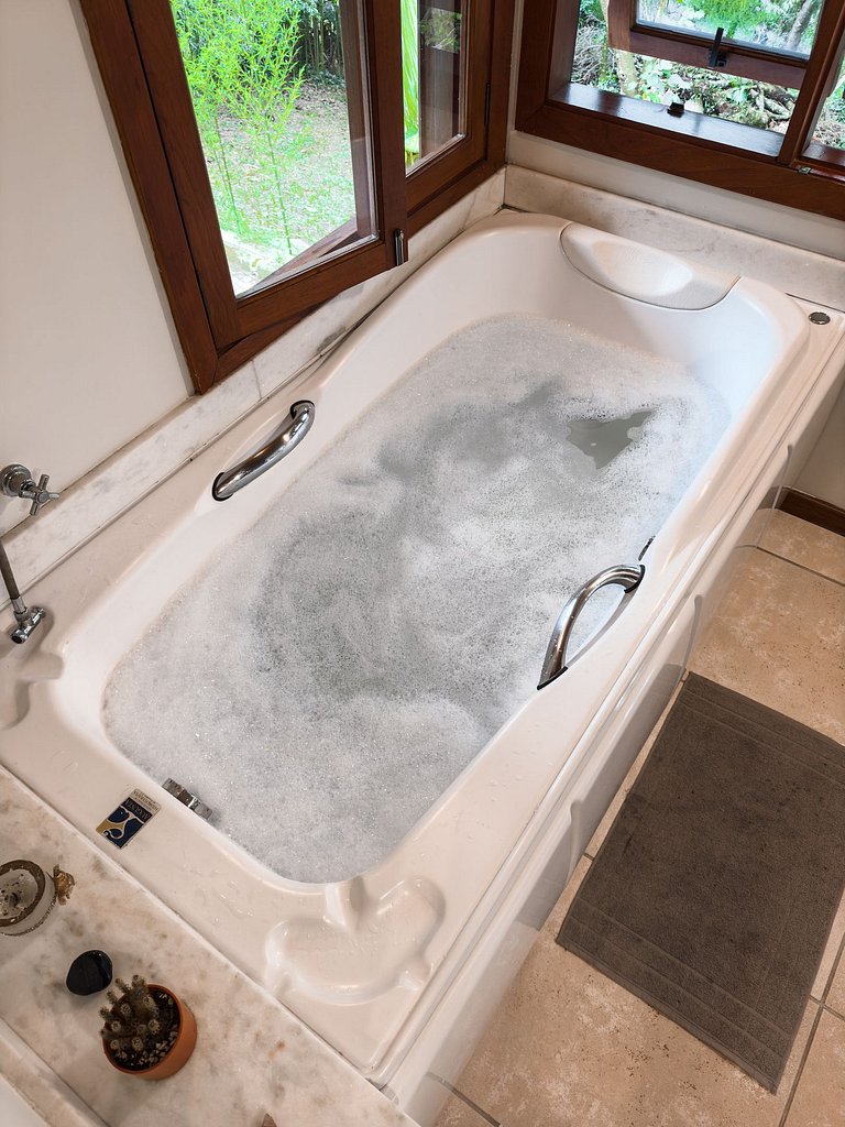 Chalé acolhedor em meio à natureza na Granja Viana