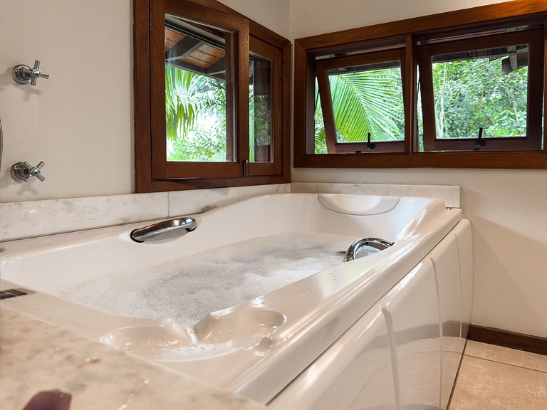 Chalé acolhedor em meio à natureza na Granja Viana