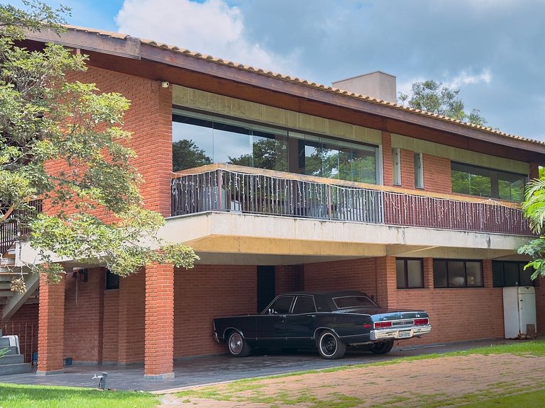 Casa de alto padrão com piscina e 4 suítes em Itu