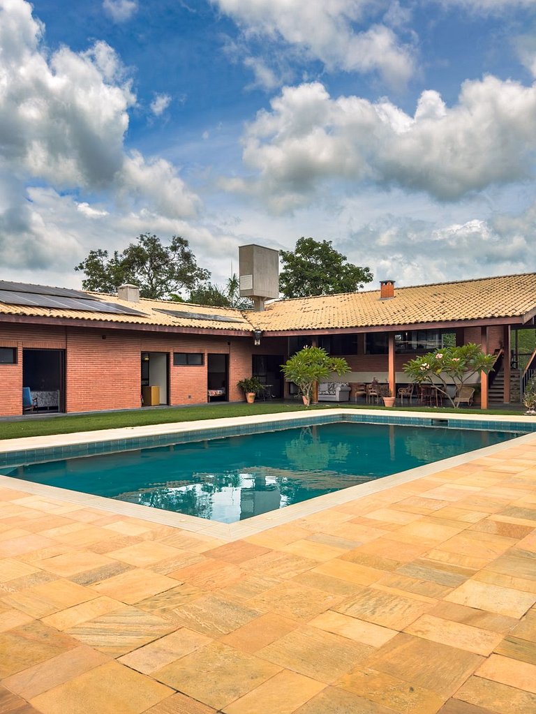 Casa de alto padrão com piscina e 4 suítes em Itu